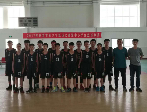 东凯实验学校参加市青少年篮球联赛