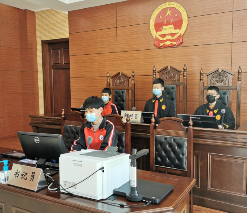我校学生走进开发区法院参加“国家宪法日”主题教育活动