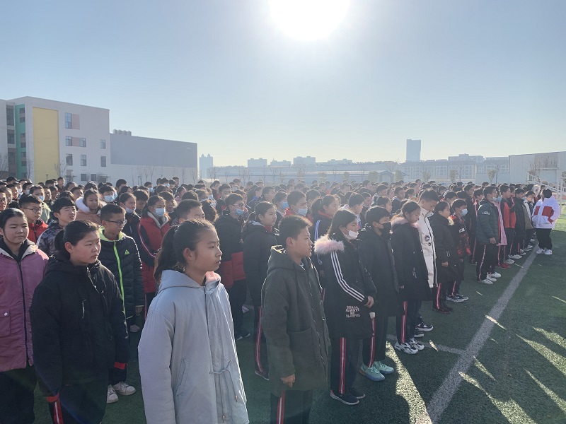 我校初中部组织召开学生训导会