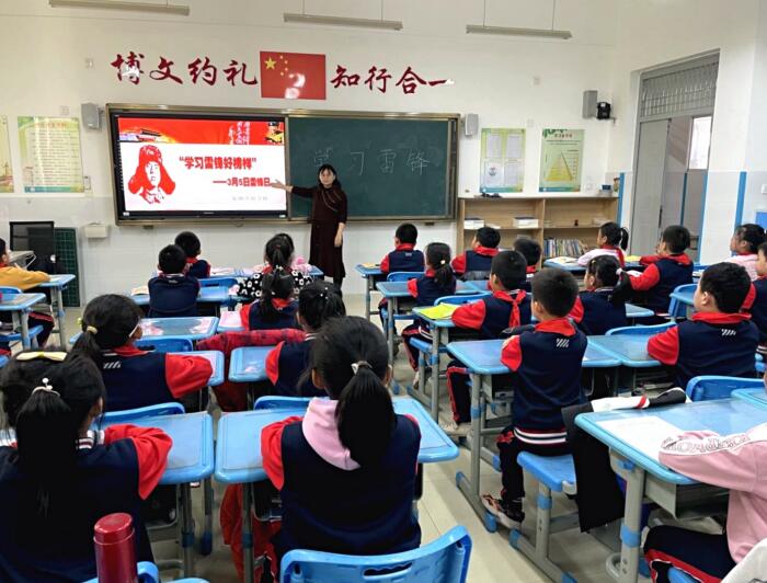 我校开展“学习雷锋精神”主题系列活动