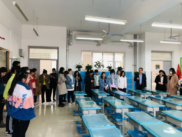 小学部开展优秀班级观摩学习活动