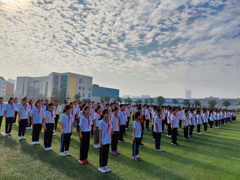 东凯实验学校六年级举行综合实践拓展活动