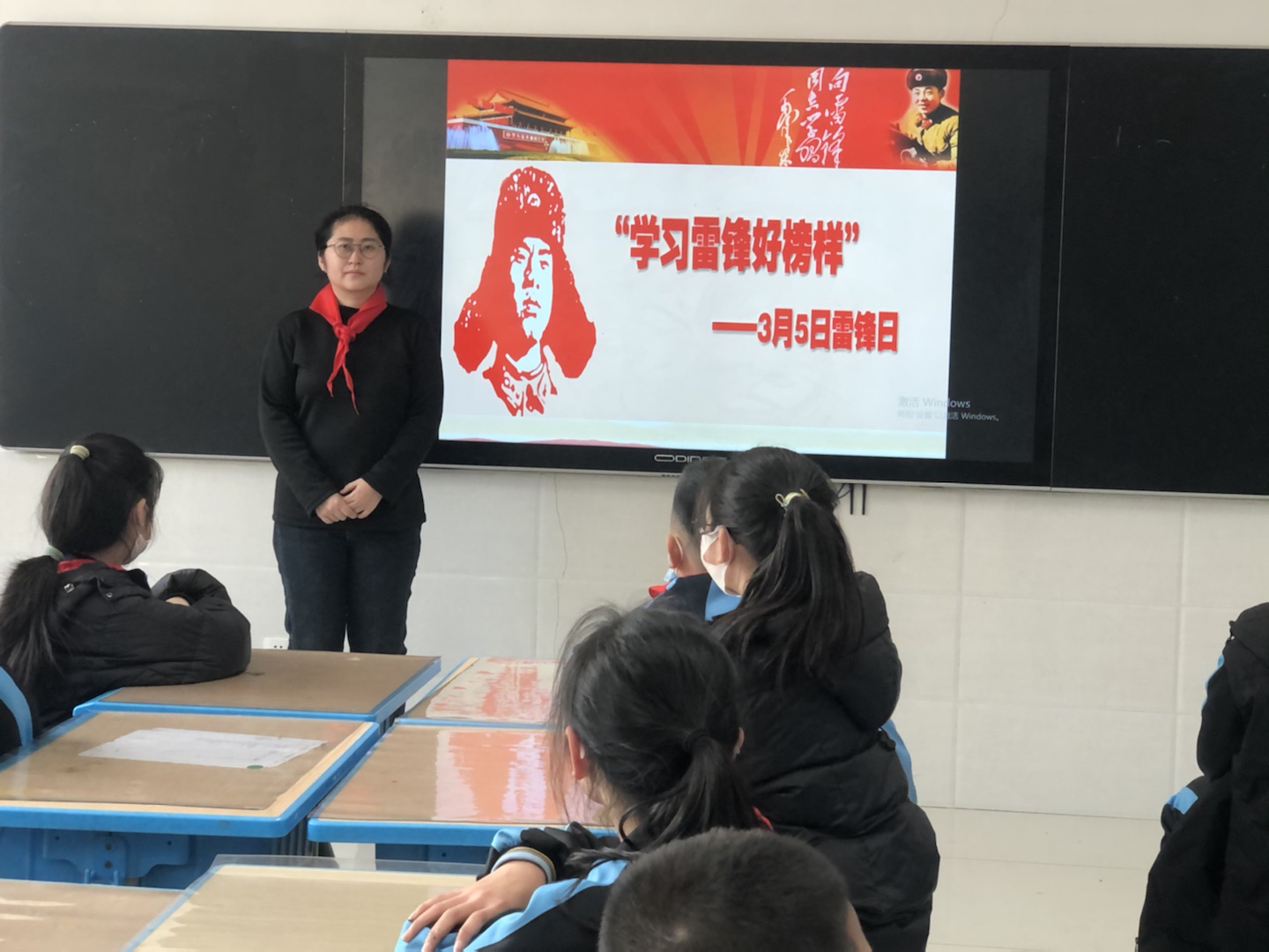 东凯实验学校开展“传承雷锋精神，争做时代好少年”主题班会