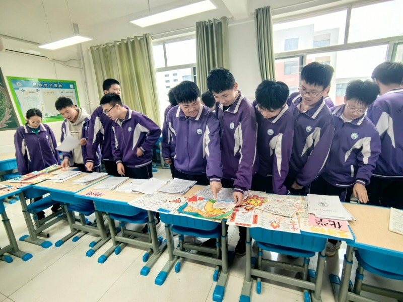 东凯实验学校初中部举办优秀寒假作业展