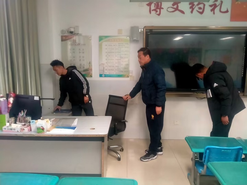 东凯实验学校开展节约用电检查活动
