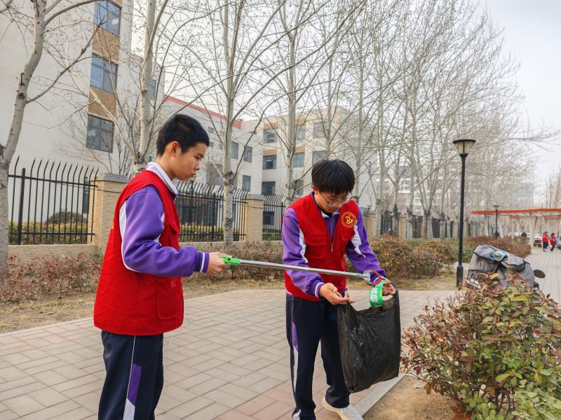 东凯实验学校开展“学雷锋 志愿行”志愿服务活动