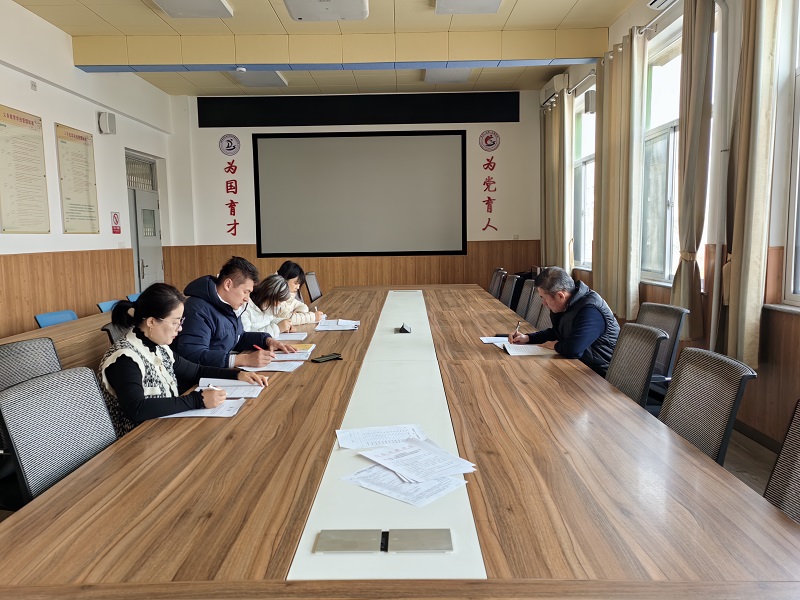 东凯实验学校后勤保障部召开周例会