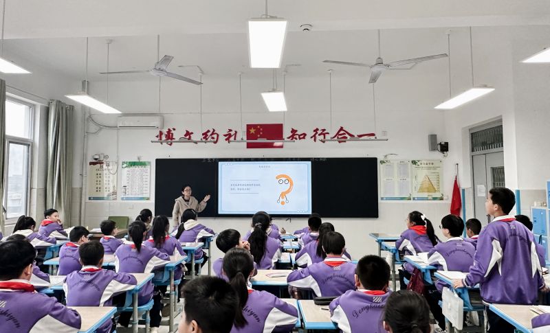 东凯实验学校“070勇敢者行动，向校园欺凌坚决说不”主题团课教育