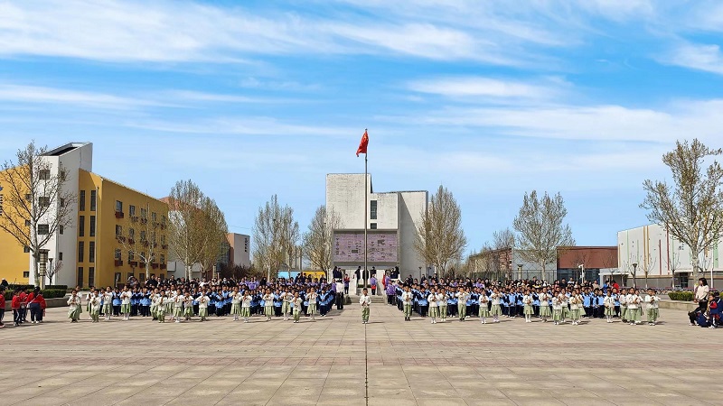 东营市东凯实验学校社会主义核心价值观主题教育升旗仪式 (2024-2025学年第二学期第八周)