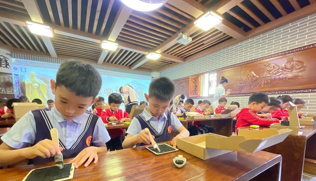东营市东凯实验学校小学部与莒州路幼儿园联合开展半日体验活动