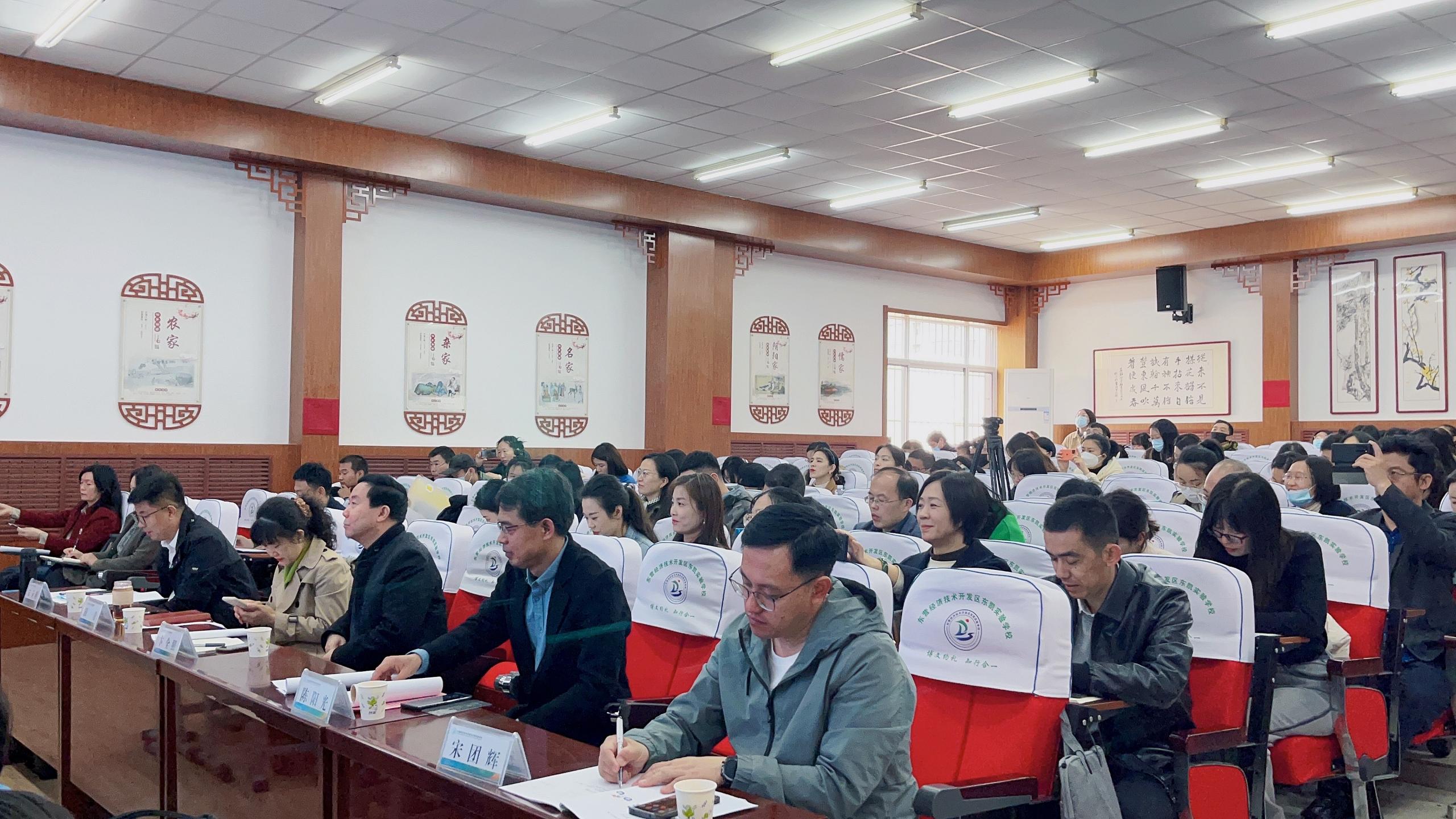 胜利教育（开发区教育）管理服务中心2023年中小学美术“学为中心”名师优课展示活动在我校举行