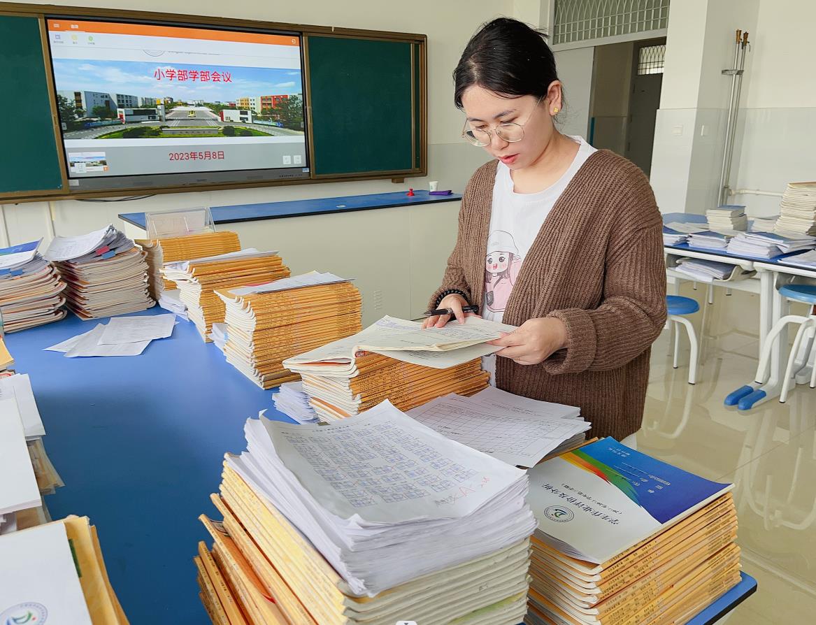 以展促学，以评促优——东凯实验学校小学部第十四周常规检查活动