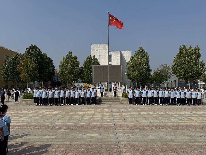 东营市东凯实验学校社会主义核心价值观主题教育升旗仪式 (2025-2026学年第一学期第三周)