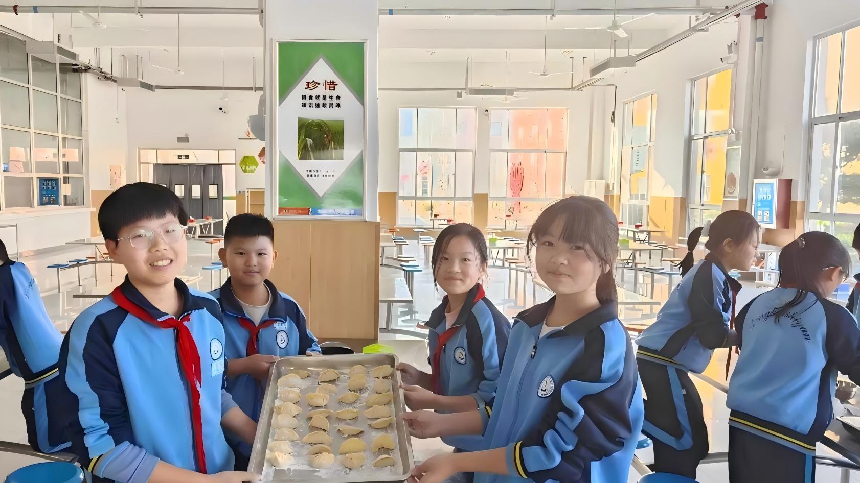 东营市东凯实验学校小学部开展“以饺传情 劳动育心”劳动技能大赛